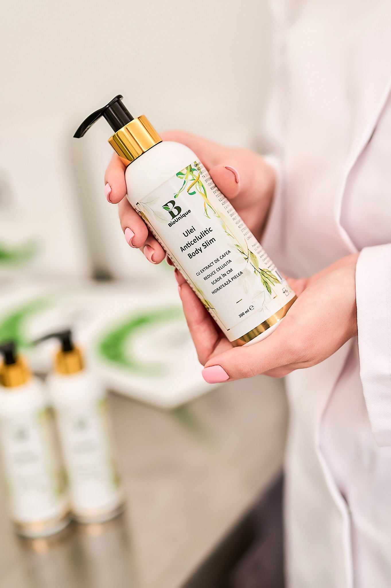 Ulei Anticelulitic + CADOU Mănușă Exfoliantă - BioUnique