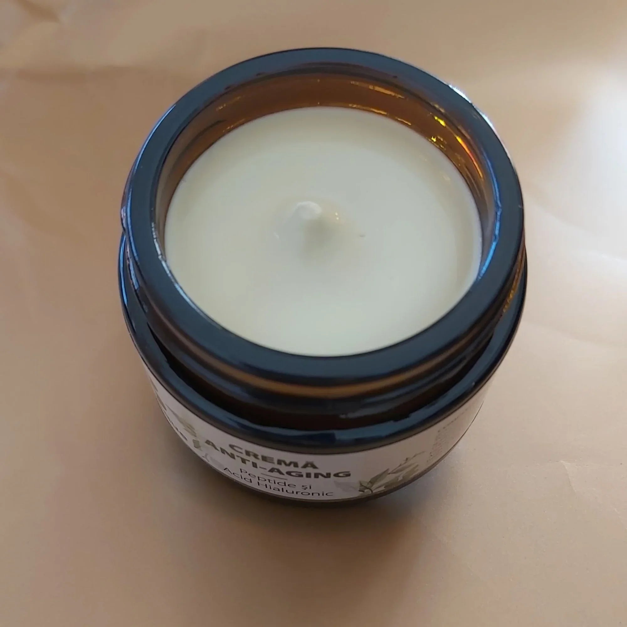 Cremă Anti-Age cu Peptide și Acid Hialuronic ce reduce ridurile și oferă hidratare pielii - BioUnique